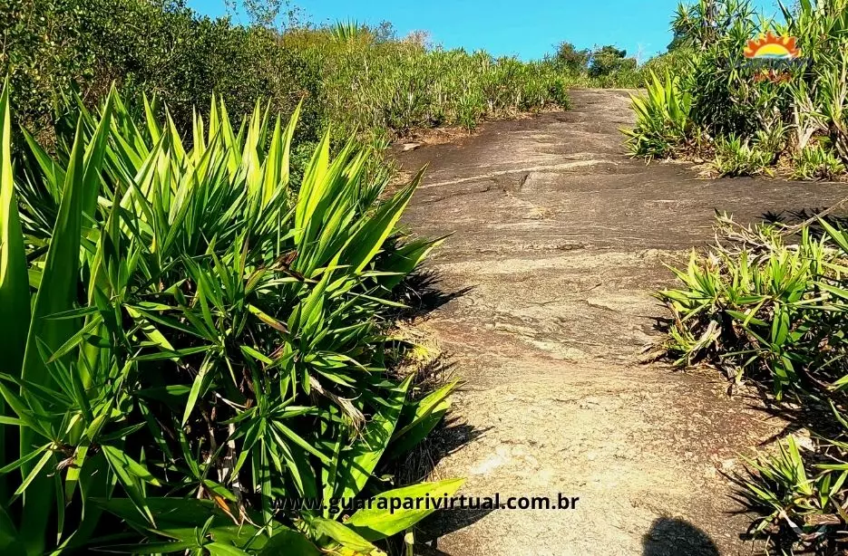 Trilha íngreme para se chegar até o topo