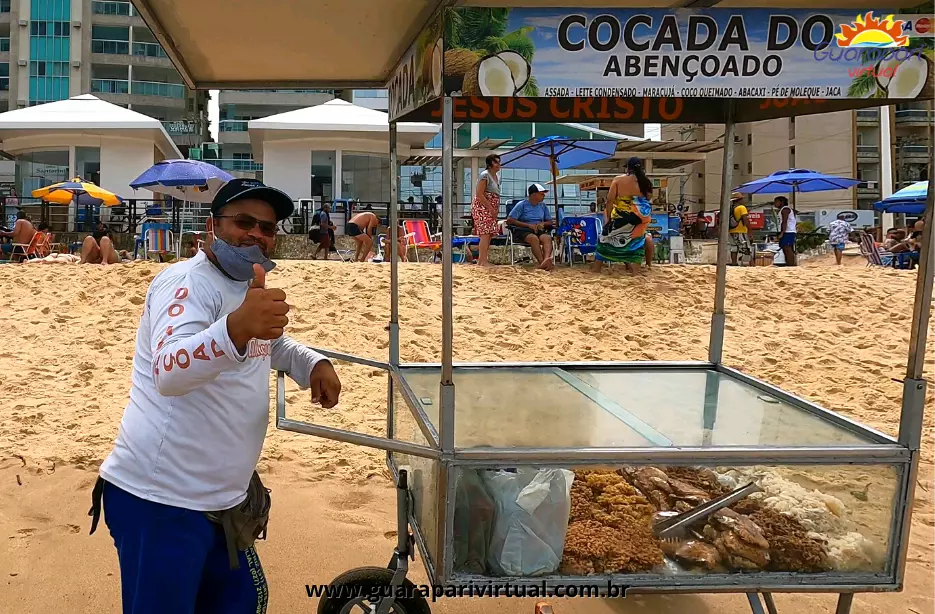 Vendedores ambulantes na Praia do Morro, Guarapari - ES