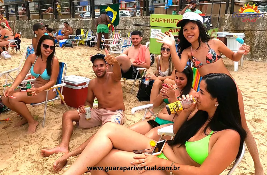 Turistas na Praia do Morro, Guarapari - ES