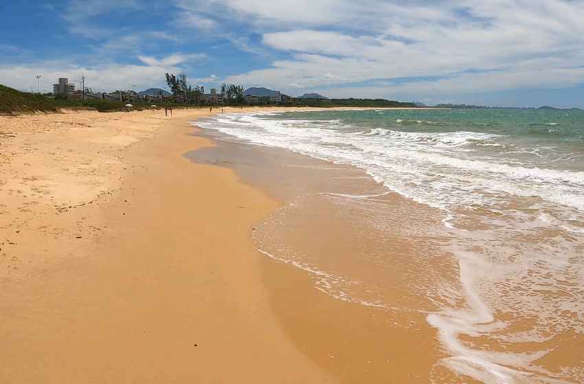 Praia de Guaibura: Explorando as Belezas da Enseada Azul Guarapari