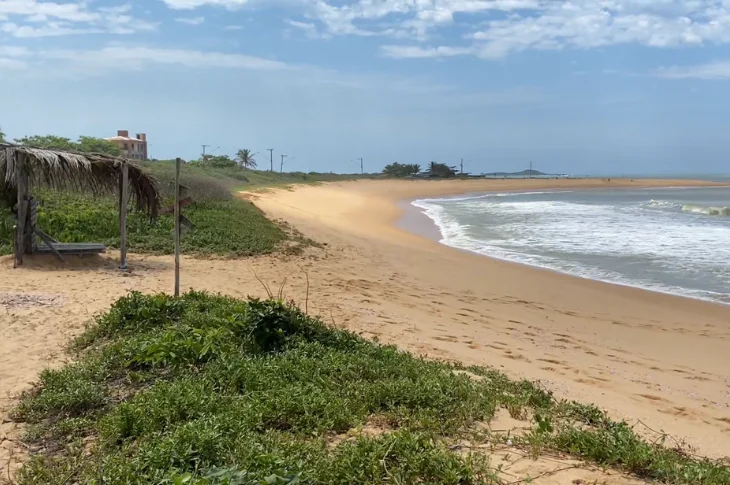 Praia de Setiba Pina, Guarapari - Um Refúgio Natural Deslumbrante